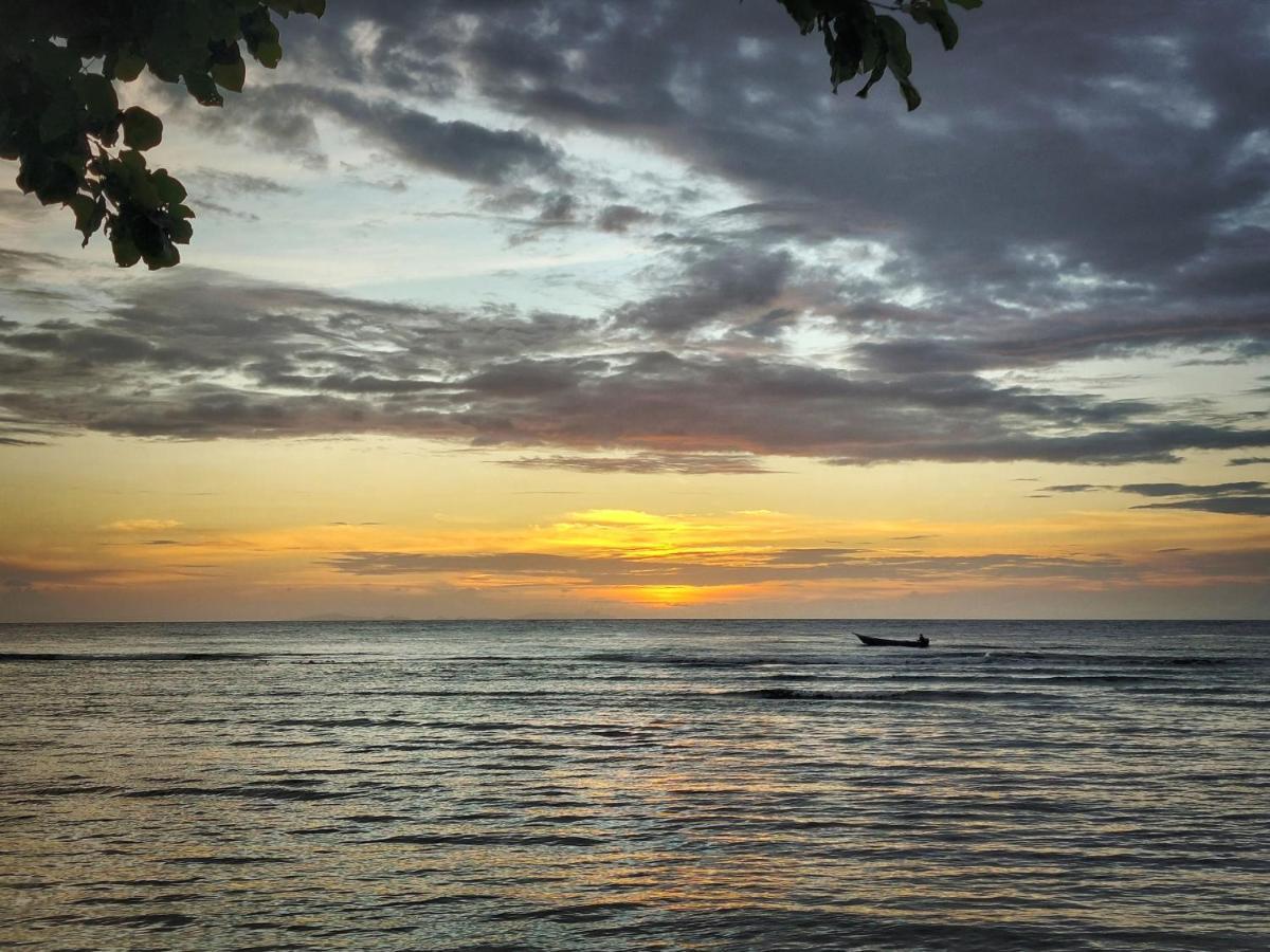 West Mansuar Homestay Pulau Mansuar Экстерьер фото